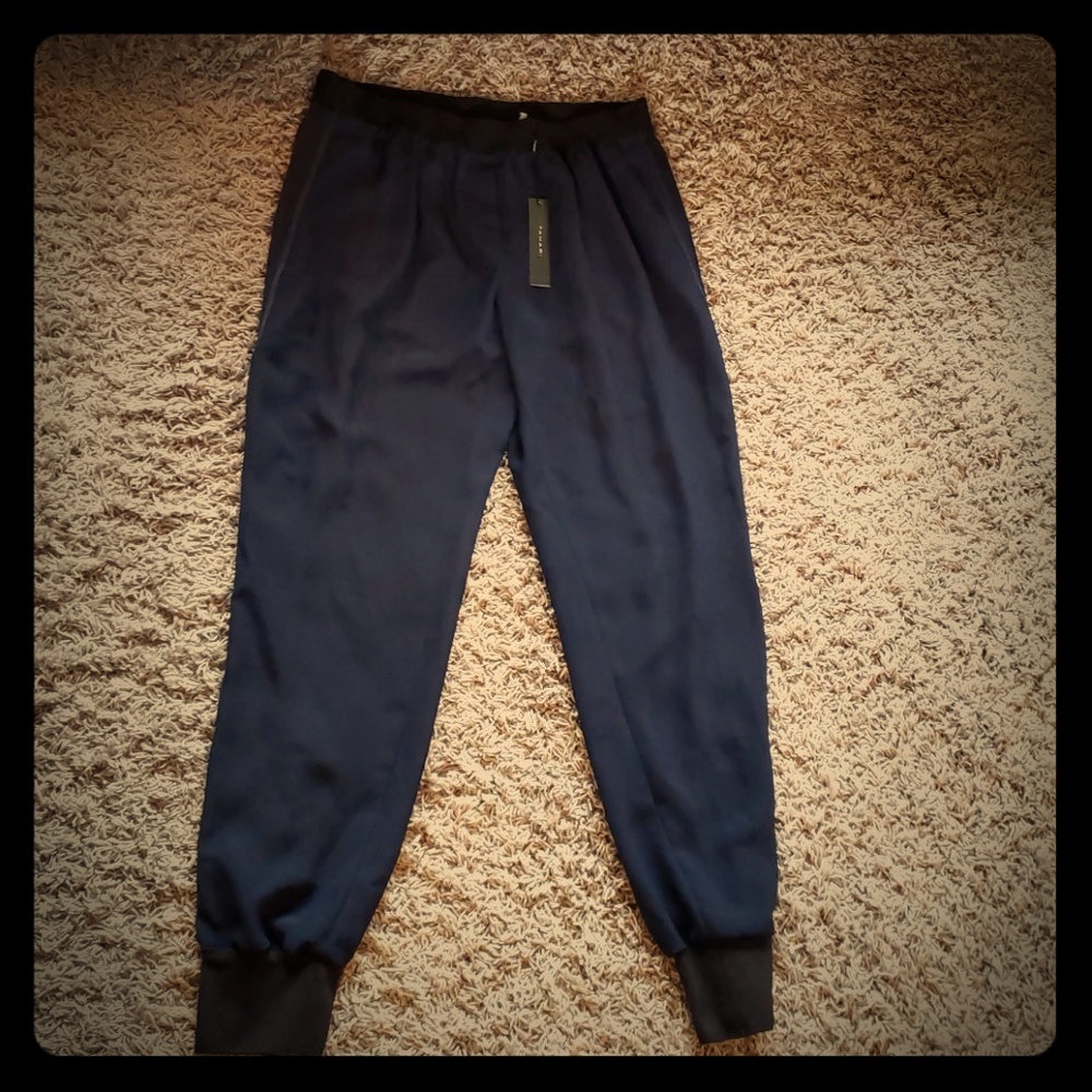 NWT Tahari Mayer pant with dark stripes on sides
